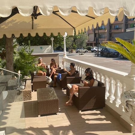 Hotel Caesar Paladium ริมินี ภายนอก รูปภาพ