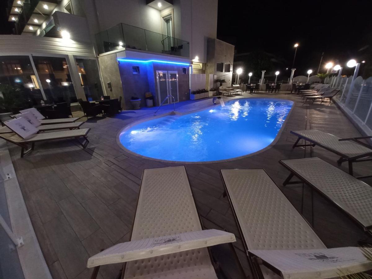 Hotel Caesar Paladium ริมินี ภายนอก รูปภาพ