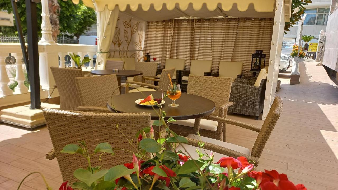 Hotel Caesar Paladium ริมินี ภายนอก รูปภาพ