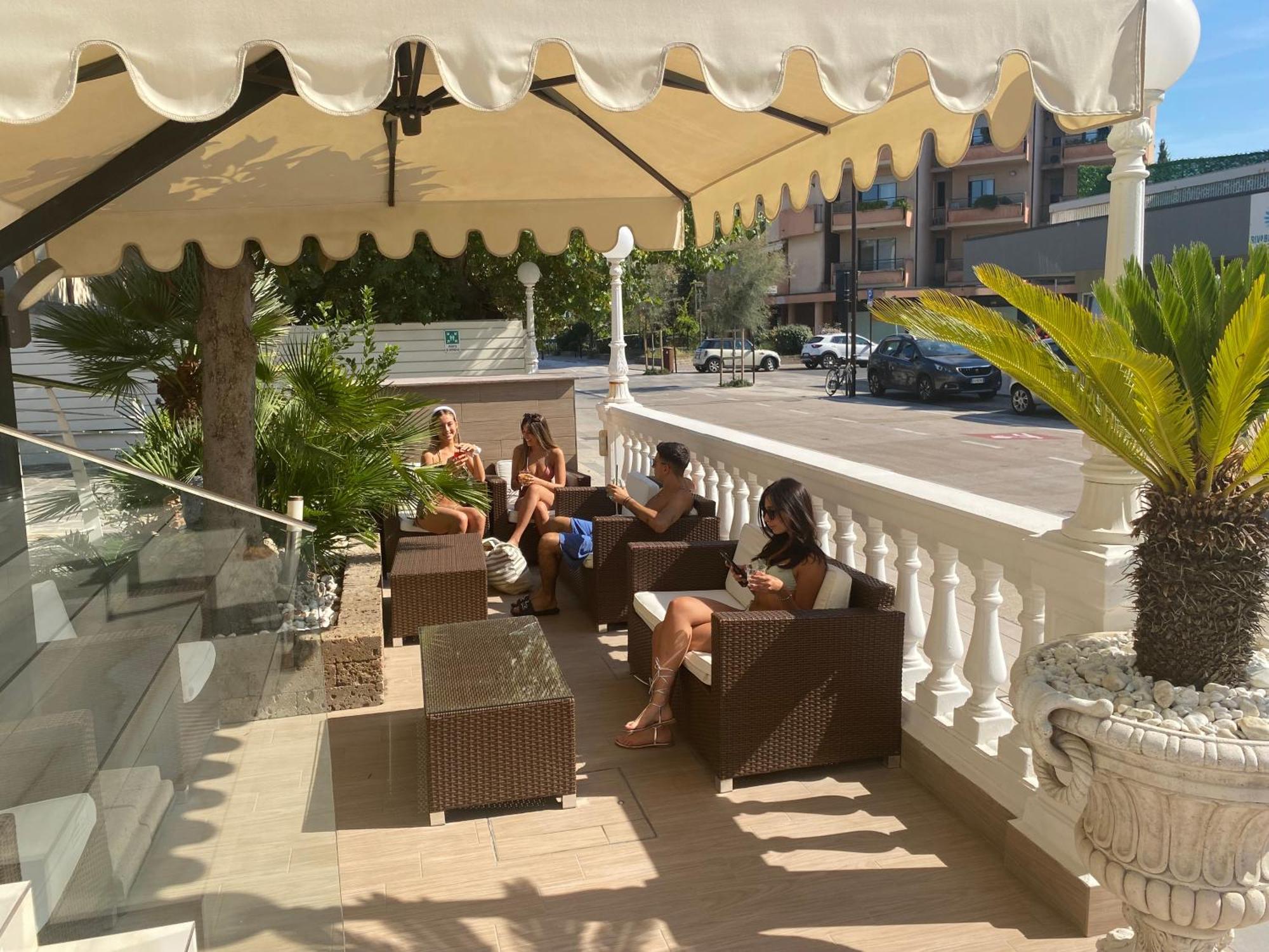 Hotel Caesar Paladium ริมินี ภายนอก รูปภาพ
