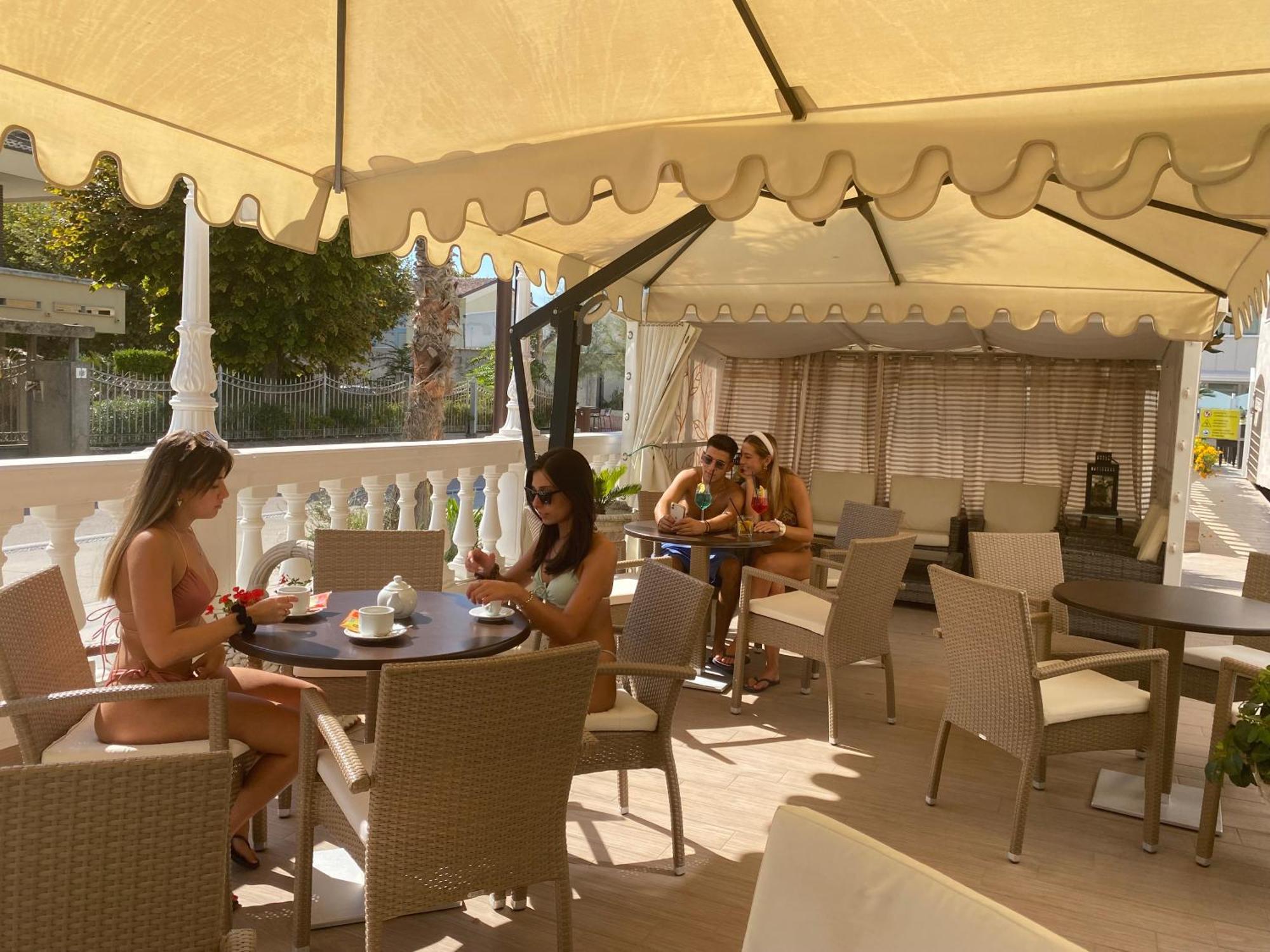 Hotel Caesar Paladium ริมินี ภายนอก รูปภาพ